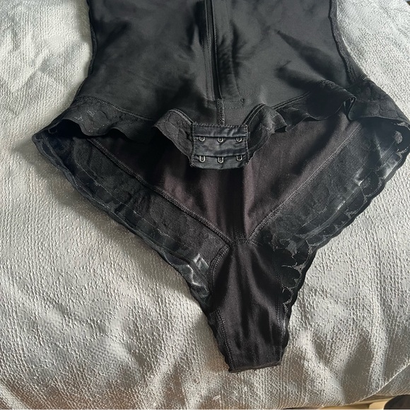 Deducting belts Salome - Picture 2 of 4